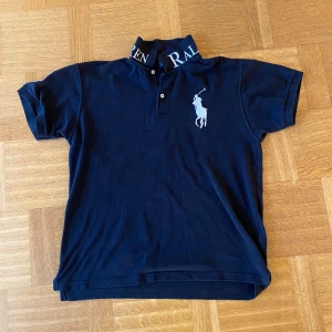 Polo Ralph Lauren piké  - Storlek L  Ralph lauren piké  Skick: Bra men använd 