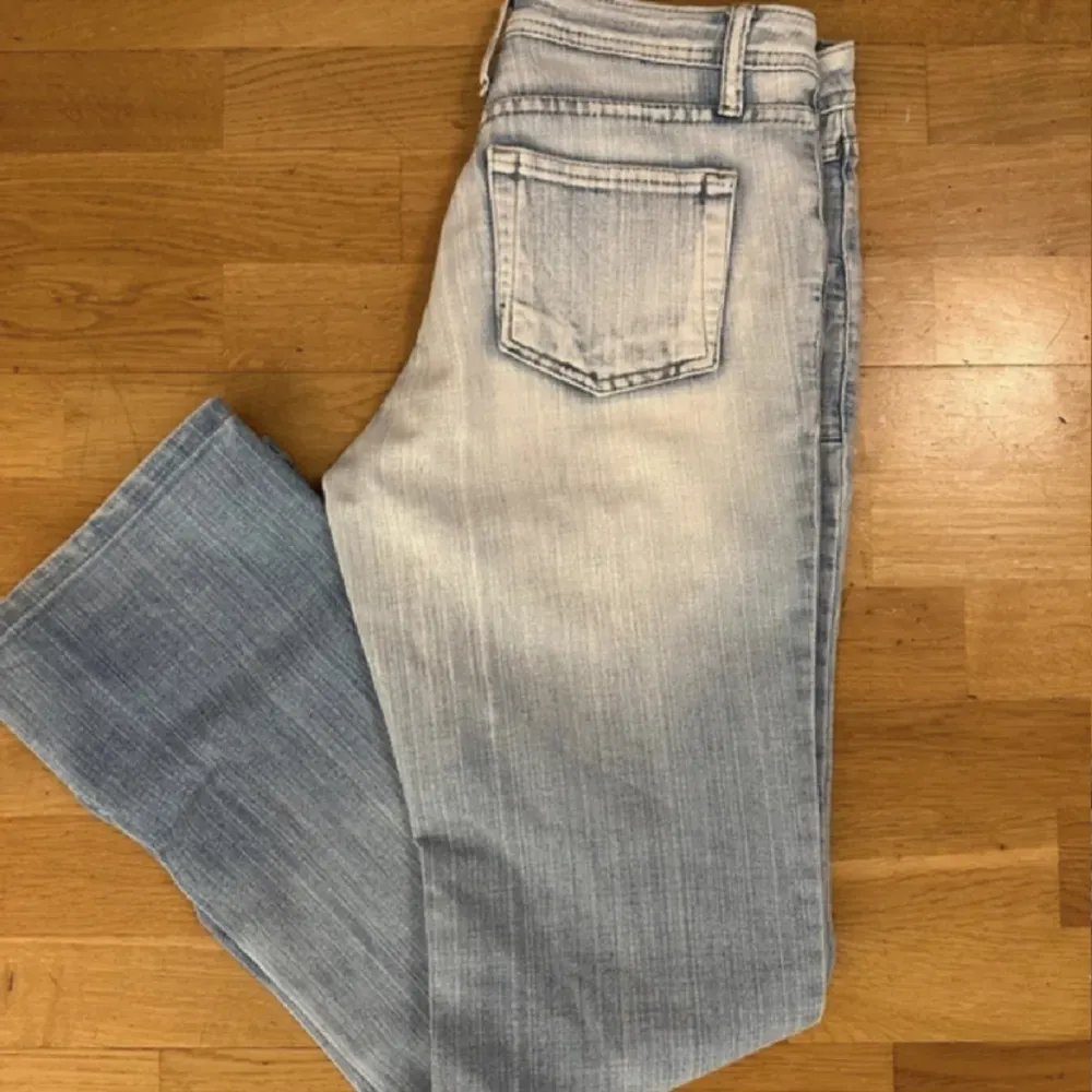 Säljer dessa så fina jeans!! strl: M/38. Jeans & Byxor.