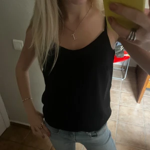 Linne - Fint svart linne från Bik Bok!💕