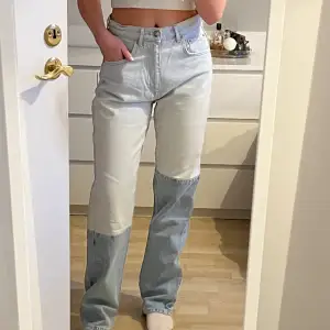 Säljer dessa coola jeans från Gina då de har blivit för stora. Dem är använda några få gånger men är i bra skick. Nypris var mellan 600-700. Kom gärna med prisförslag och ställ frågor om det behövs💗😊🫶