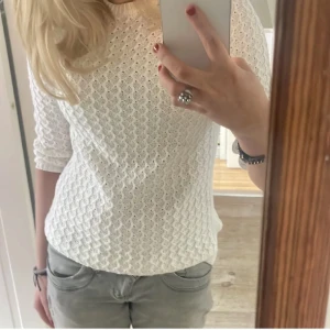 Trekvartsärmad tröja - Så så fin trekvartsärmad tröja 😍💓💓 Från zara men säljs inte längre. Storlek M men sitter som en XS-S. Lånade bilder, skriv för egna!