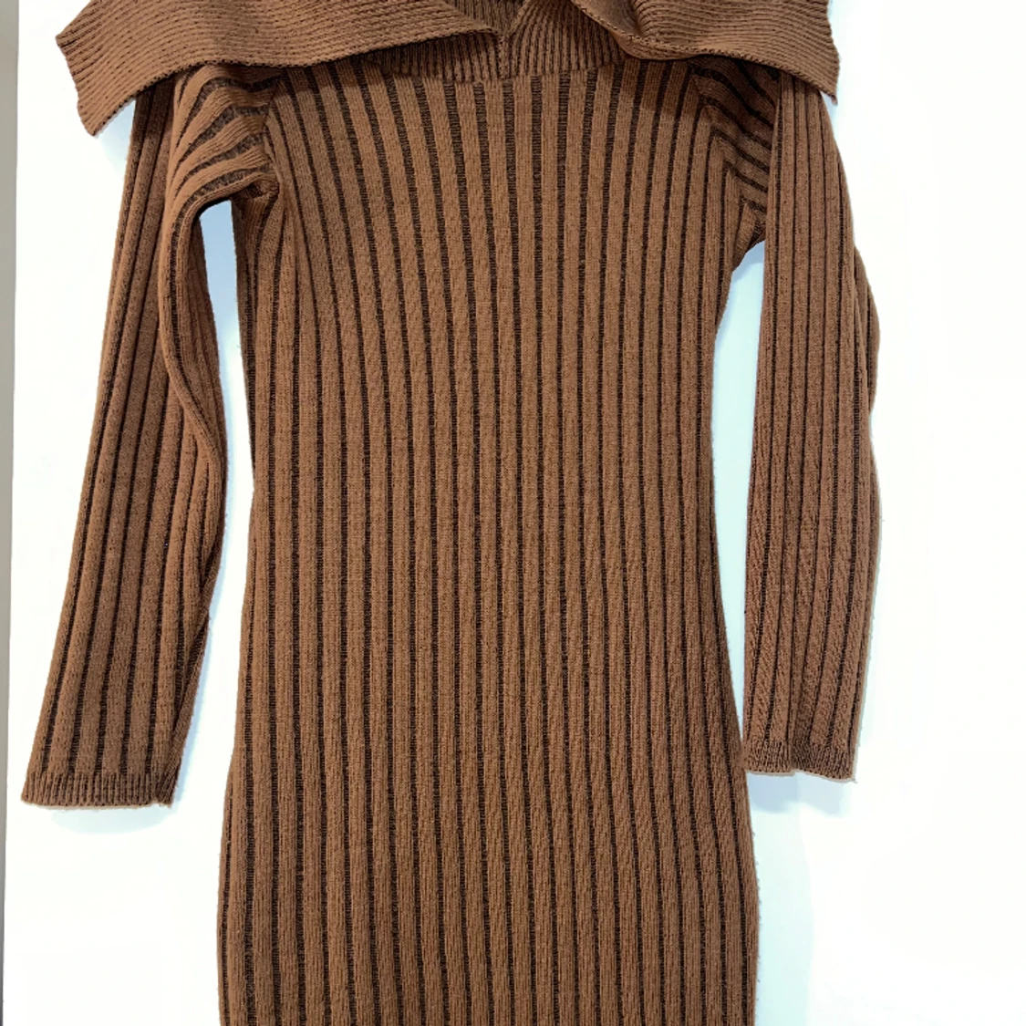 Stickad brun klänning - 90