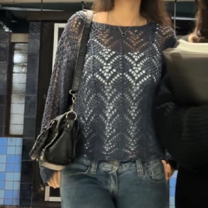 Blå zara tröja - Säljer min ursnygga blåa zara tröja som jag tyvärr tröttnat på!! Är i helt nytt skick då jag enbart har använt den en gång💕 skriv vid intresse av köp