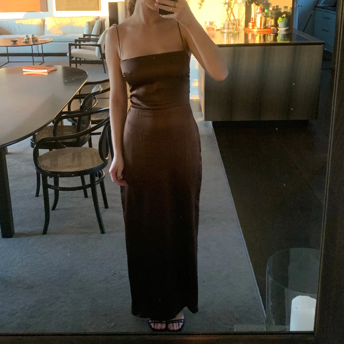 Brun långklänning i silke - 90