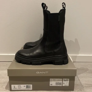 Skor - Helt nya GANT stövlar/skor som aldrig har används. Nypris 1100. Box och allt medföljer!