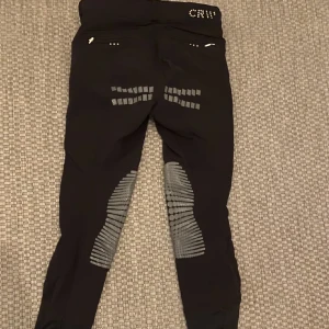 ridbyxor crw  - så fina ridbyxor från crw, passar mig som har xs, bara testade så nyskick!🩶 