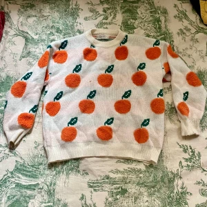 Apelsin-tröja - En stickad tröja från märket Cider 🍊 Lite fläckar som förmodligen går bort i tvätt!