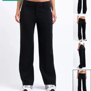 Low waist kostymbyxor från madlady - Kostymbyxor från madlady i storlek EU32/SHORT. Ordinarie pris är 649 men säljer för 350💕 De passar mig i längden som är 1,60