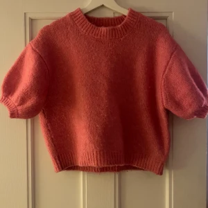 Super söt tröja - Super söt tröja tror ej den finns kvar o den e inte använd alls mkt❤️tycker den sitter mer som en S