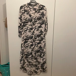 Skjortklänning  - Sparsamt använd skjortklänning storlek s