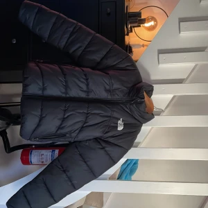 The North Face jacka  - Nyskick. Använd endast under kort period.