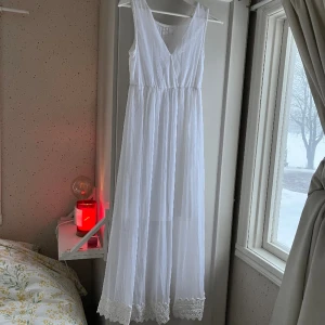 Studentklänning  - Finaste studentklänningen! Använd endast 1 gång! ☁️💕🌷