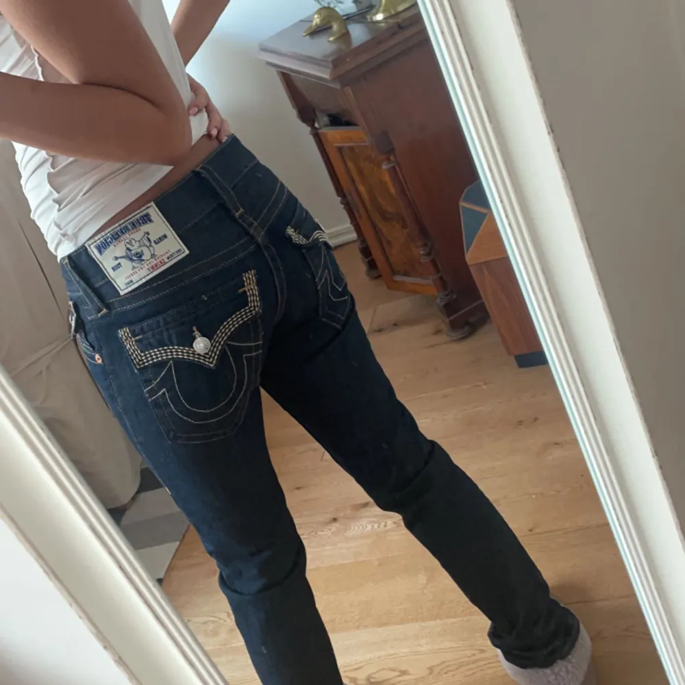 Finaste true religion jeansen som tyvärr sitter lite för stort på mig. absolut snyggadte fickorna thoo 💯 . Jeans & Byxor.