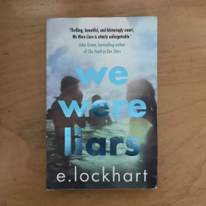 we were liars - köpt secondhand så i använt skick, lite veck på omslaget (se bild 3) 💫