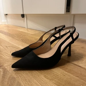 Svarta slingbacks  - Använda en gång.
