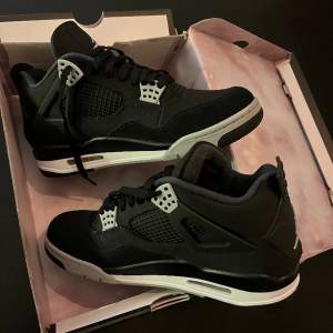 Jordan 4 oanvända black canvas köpta retail i USA foot locker 