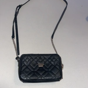 Väska - Lite sliten och sälj därför billigt 