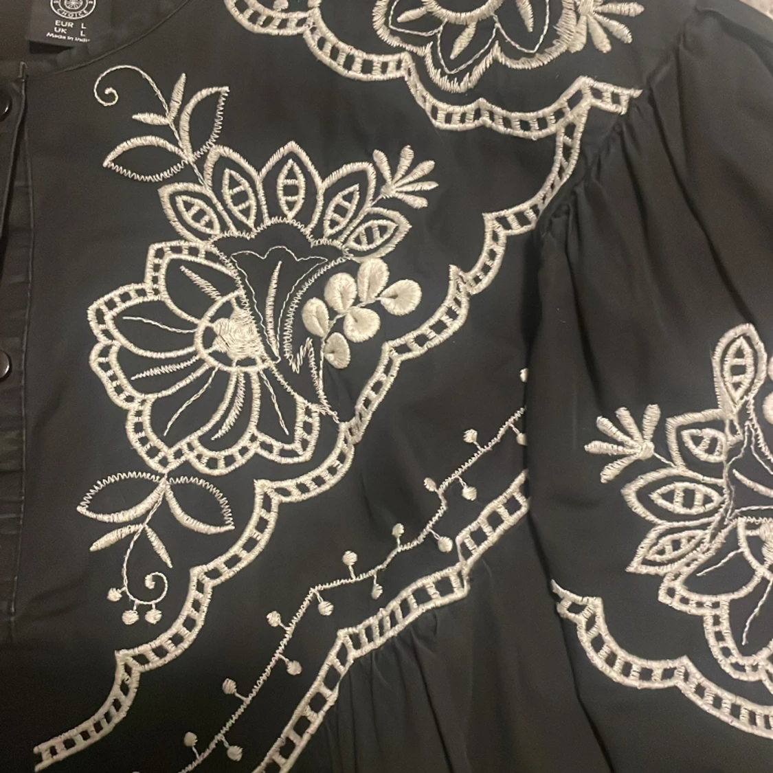 Blus med broderier - 91