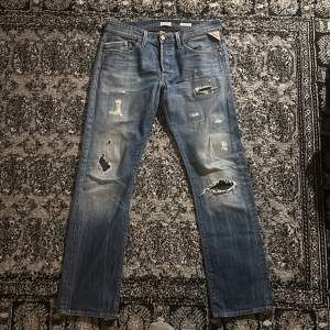 Säljer dessa riktigt goa Replay jeans. Modellen heter waitom och är lite rakare än den klassiska Anbass. Buda gärna!