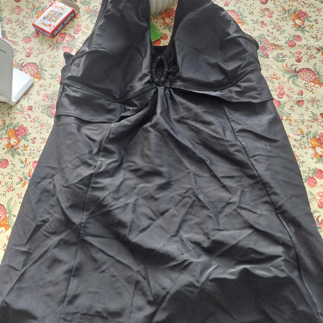 SVART BADKLÄNNING: 52/54