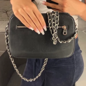 Väska DonDonna - Köpte för väldigt längesen och använd ett par gånger tidigare 🤍 (äkta läder)