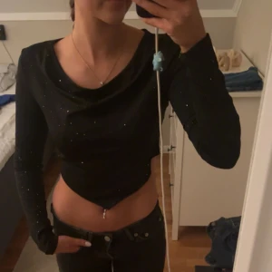 Topp - Jättefin festtopp som aldrig har kommit till användning, skriv för fler bilder eller frågor om ni har några!