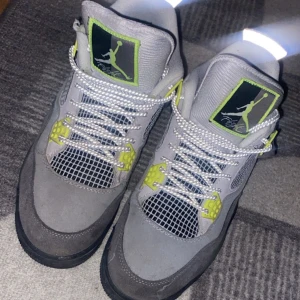 Air Jordan 4 Retro SE sneakers - Tja. Vill sälja mina Jordans eftersom använder inte dom längre och vill bli av med dom pågrund att jag har många skor 