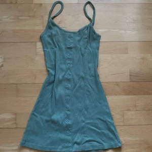 Sommarklänning  - Min storlek är mellan xs/s och den sitter bra på mig🤍