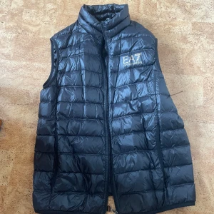 armani väst - säljer nu pga att jag ej använder den längre 