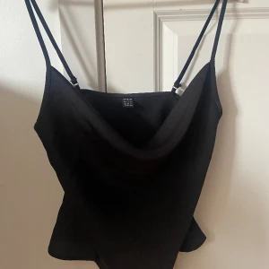 Shein tröjor - Två siden linnen i storlek xs från shein, aldrig andvänt. En för 40 båda för 80❤️