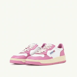 Autry rosa sneakers  - Säljer dessa eftertraktade rosa autry sneakers💗💗💗 endast använda en gång inomhus💗 Köpta för 2200kr