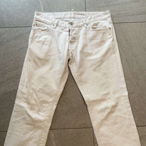 Dsquared vita - Nypris ca 5000kr, Använda fåtal gånger. Storlek 50. Dm om du har funderingar. Pris kan diskuteras