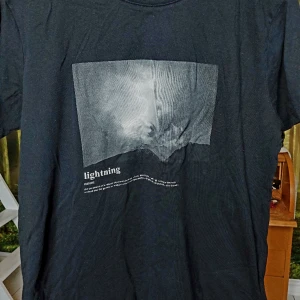 T-shirt Lager 157 - Knappt använd. The black label collection