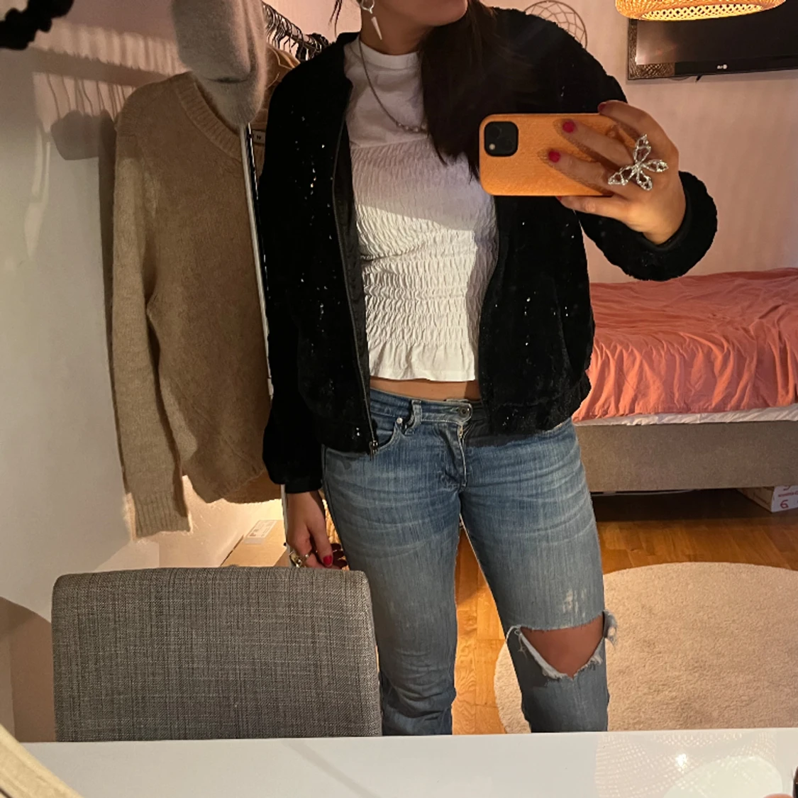 Svart pälskofta med paljetter