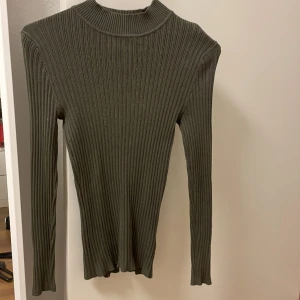 Grön tröja  - Väldigt bra skick 