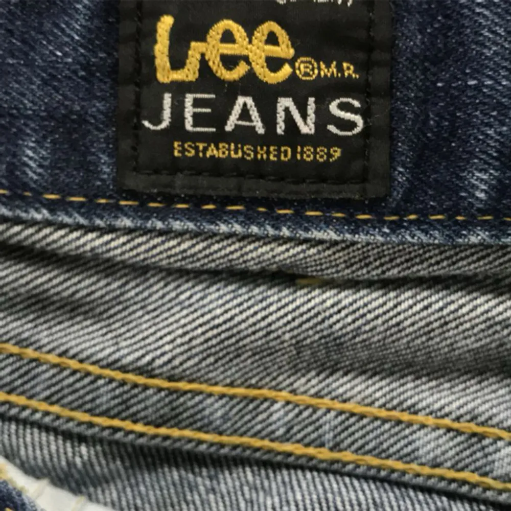 Säljer mina bootcut byxor från Levis. Säljer eftersom att jag inte använder de lika mycket som förr. Priset kan diskuteras 🎀. Jeans & Byxor.