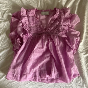 Neo noir blus!! - Superfin!! Färgen är mer åt det syrenlila hållet än vad bilderna visar💗