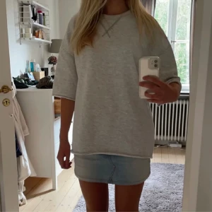 Zara tshirt - Jätte fin zara tshirt som ej säljs längre, storlek S men passar större och mindre💕💕obs lånade bilder 
