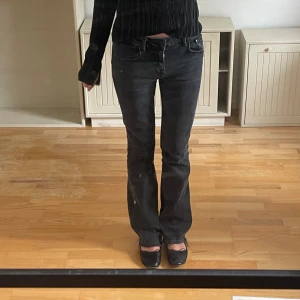 Lågmidjade grå jeans - Kommer ej till användning. 173 cm lång.