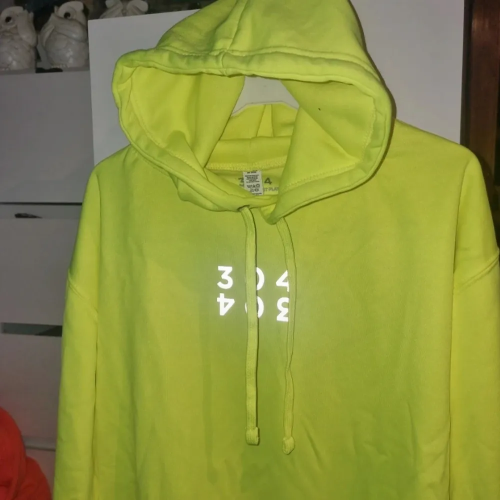Neon gul hoodie new arrivals