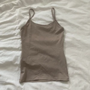 Zara beige linne  - Säljer då den inte kommer till användning. Kontakta mig vid eventuella frågor. Köp nu är på! ❤️