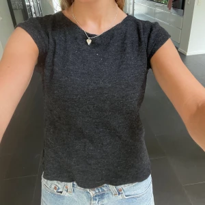 Grå stickad t shirt - Filippa K. Kommer ej till användning.