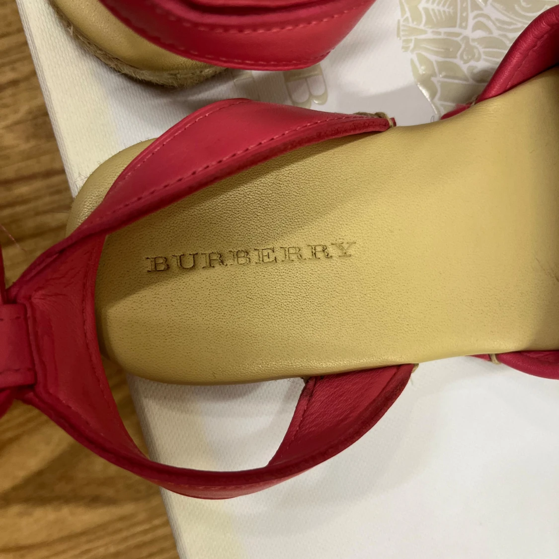 Burberry sandaler  - 91