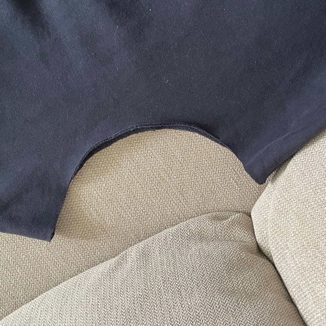 Mörk blå urringad crewneck  - 91