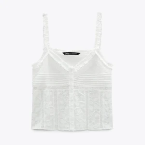 Zara topp - Intressekoll - skriv privat för egna bilder. Säljs inte längre