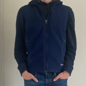 Patagonia fleece - Säljer denna feta Patagonia fleecen | väldigt bra skick, inga skador eller defekter | Nypris runt 1 300 mitt 799 | Hör gärna av vid frågor och funderingar! (Priset är ej hugget i sten)