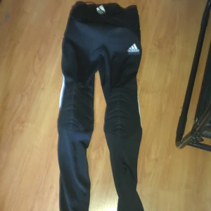 Målvaktsbyxor - Målvaktsbyxor till fotboll och handboll.  10/10 skick aldrig använda