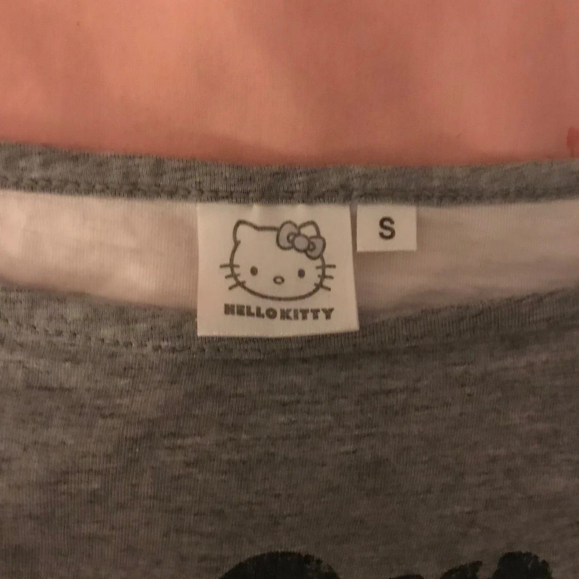 Grå Hello Kitty topp - 91