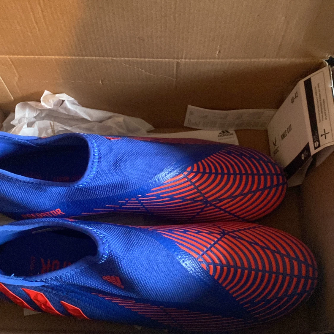 Predator edge 3 ll fg normala pris 1099 säljs för 850. Oanvänd  - 90