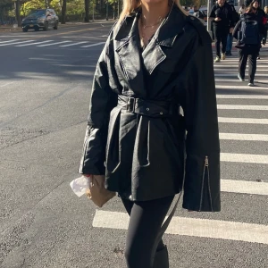 Skinn jacka  - Jätte fin skinn jacka i ny skick! Endast använd vid ett tillfälle